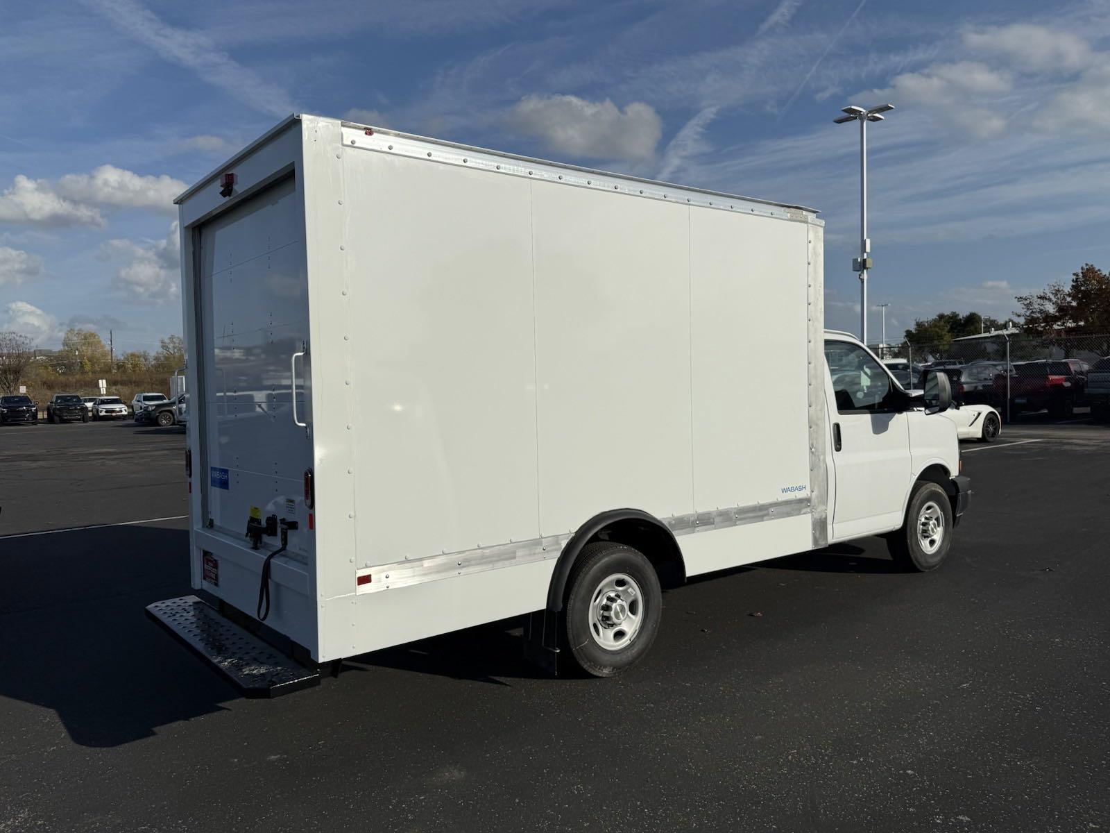 2024 Chevrolet Express Cutaway 3500 Vehicle Photo in GEORGETOWN, TX 78626-7508