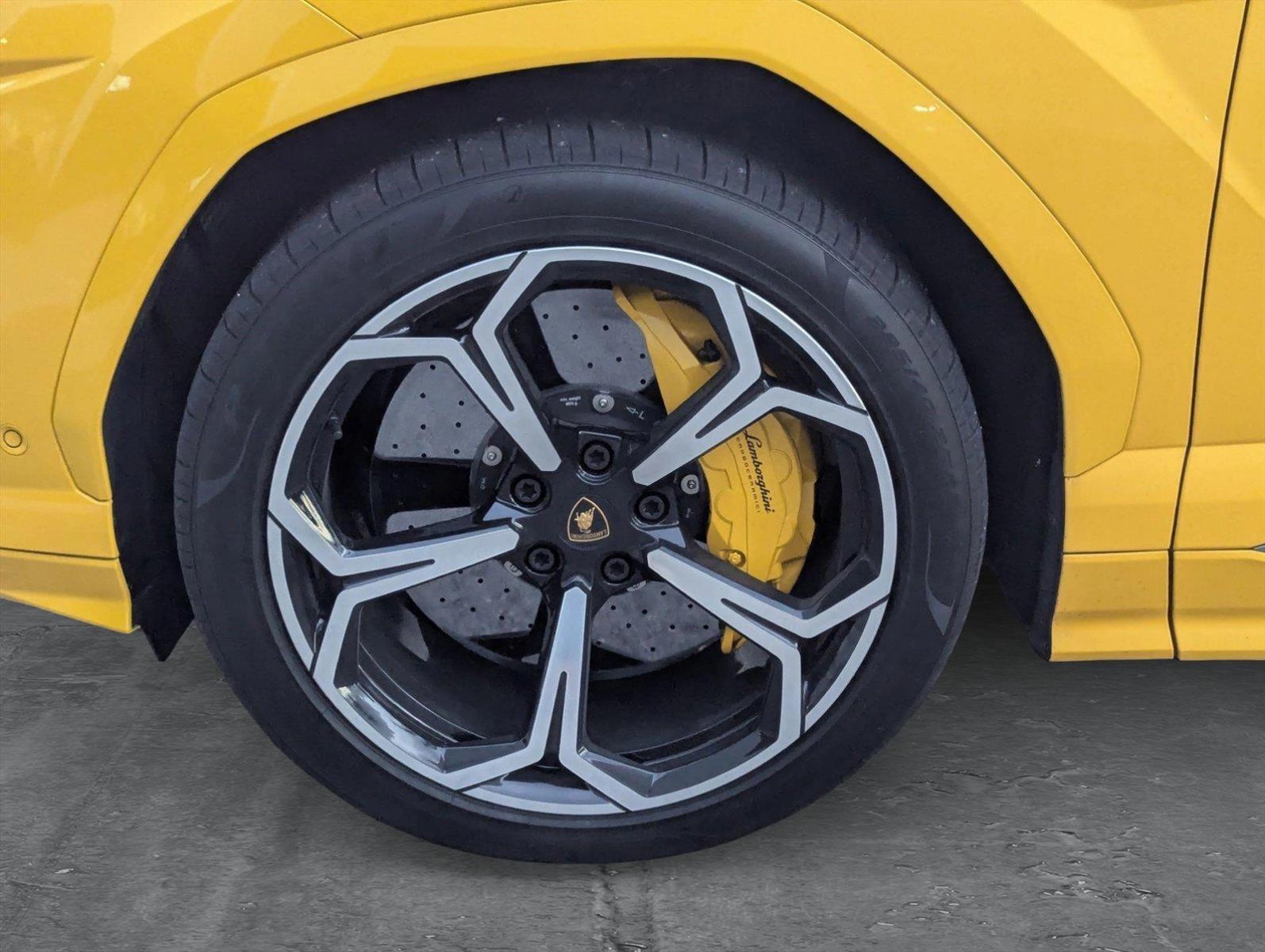 2021 Lamborghini Urus Vehicle Photo in Miami, FL 33169