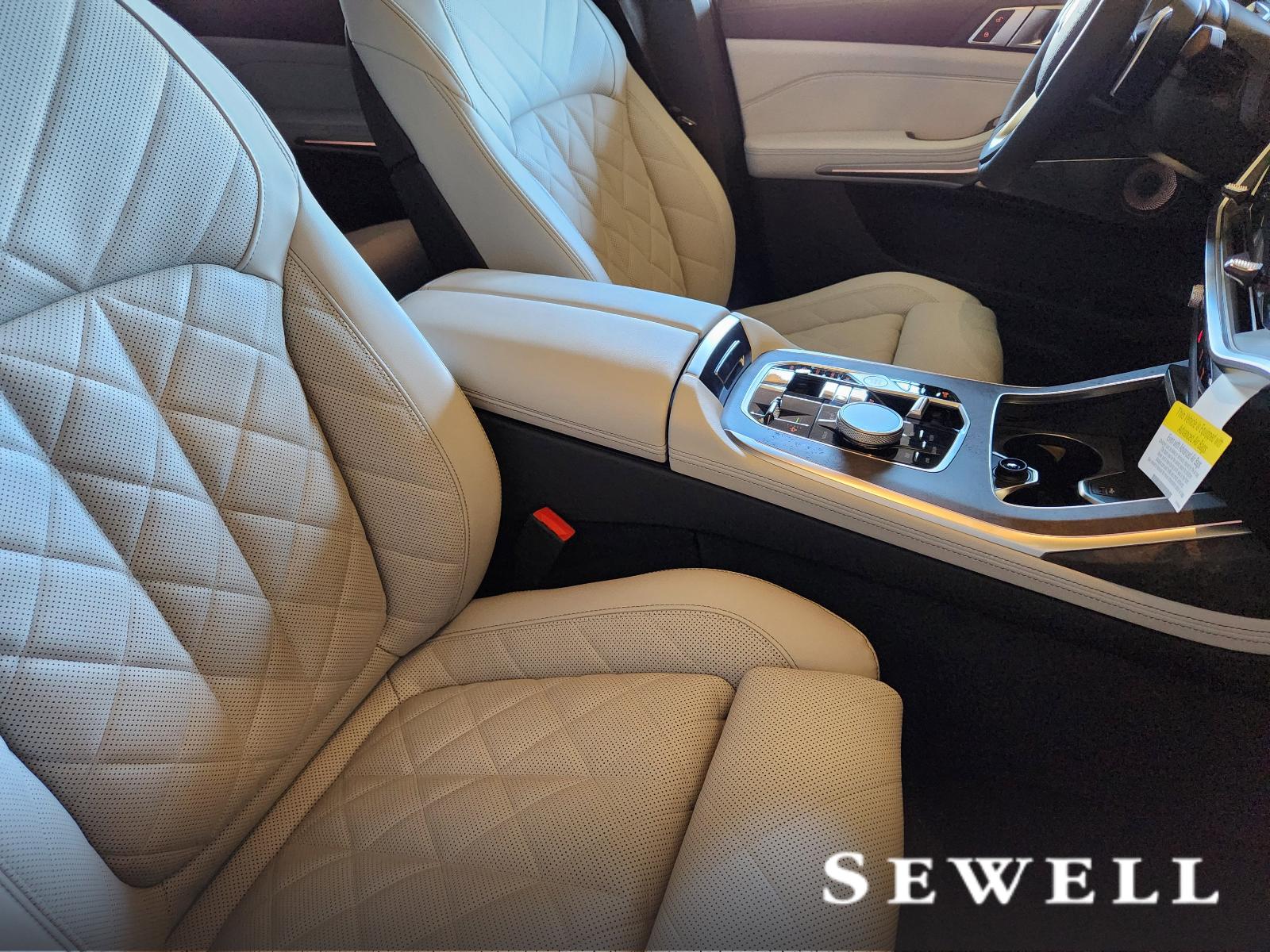 2025 BMW X7 xDrive40i Vehicle Photo in PLANO, TX 75024
