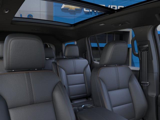 2025 Chevrolet Traverse Vehicle Photo in Roslyn, NY 11576
