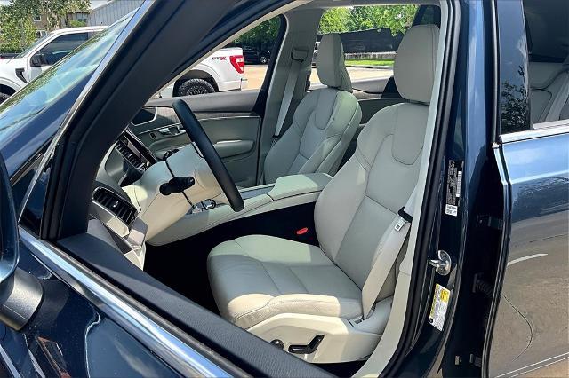 2025 Volvo XC90 Vehicle Photo in Houston, TX 77007