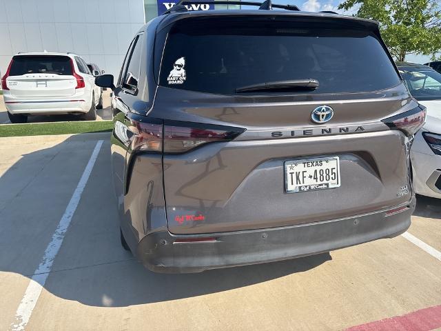 2023 Toyota Sienna Vehicle Photo in Grapevine, TX 76051