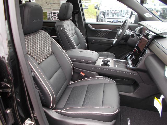 2025 GMC Acadia Vehicle Photo in LOWELL, MA 01852-4336