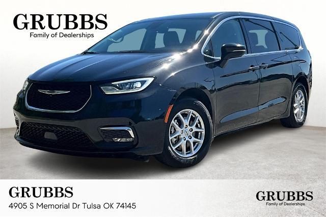 2023 Chrysler Pacifica Vehicle Photo in Tulsa, OK 74145