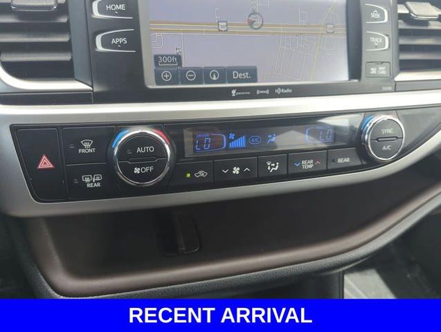 2019 Toyota Highlander Vehicle Photo in Merrillville, IN 46410