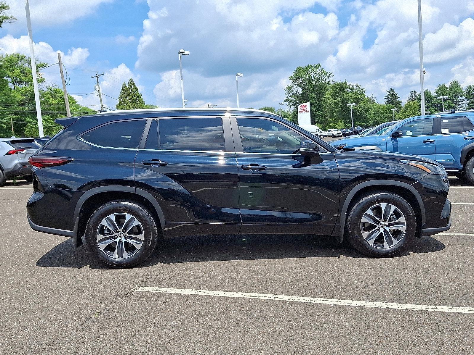 2024 Toyota Highlander Vehicle Photo in Trevose, PA 19053