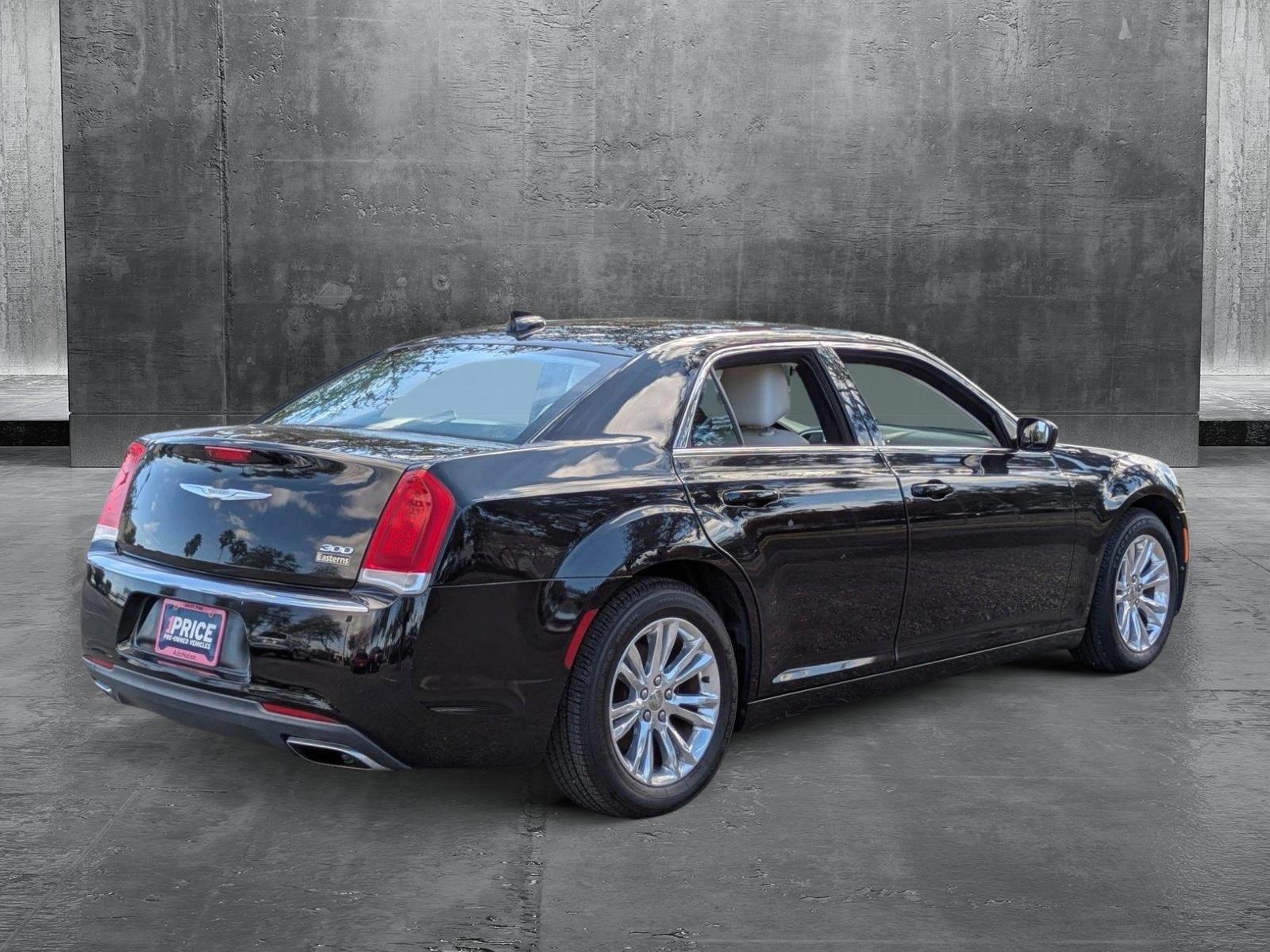 2017 Chrysler 300 Vehicle Photo in Clearwater, FL 33765