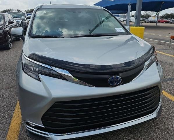 2024 Toyota Sienna Vehicle Photo in Grapevine, TX 76051