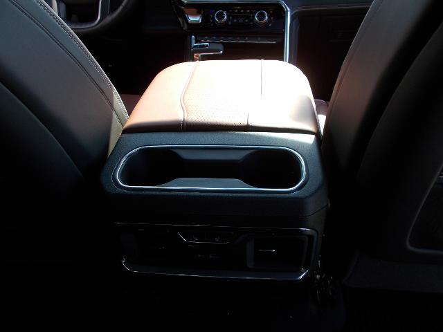 2025 GMC Sierra 1500 Vehicle Photo in LOWELL, MA 01852-4336