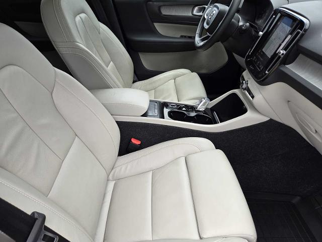 2022 Volvo XC40 Vehicle Photo in DENTON, TX 76210-9321