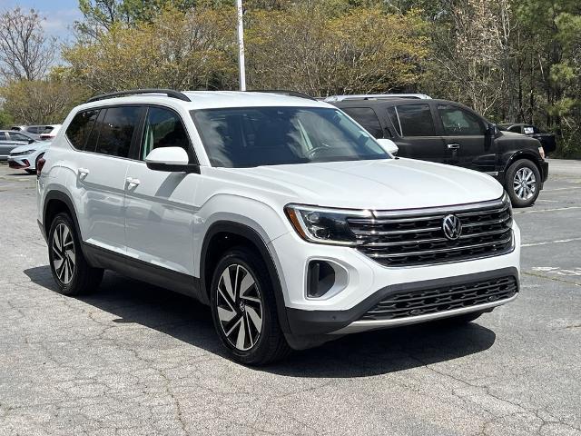 Pure White 2024 Volkswagen Atlas SE FWD with Technology SUV / Crossover Front-Wheel Drive Automatic