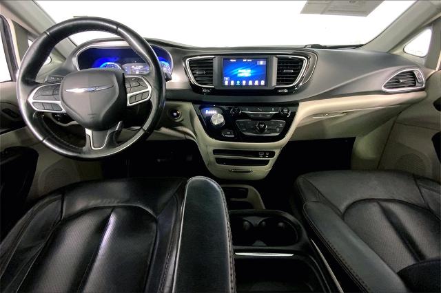 2020 Chrysler Pacifica Vehicle Photo in Lees Summit, MO 64086