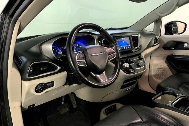 2020 Chrysler Pacifica Vehicle Photo in Lees Summit, MO 64086