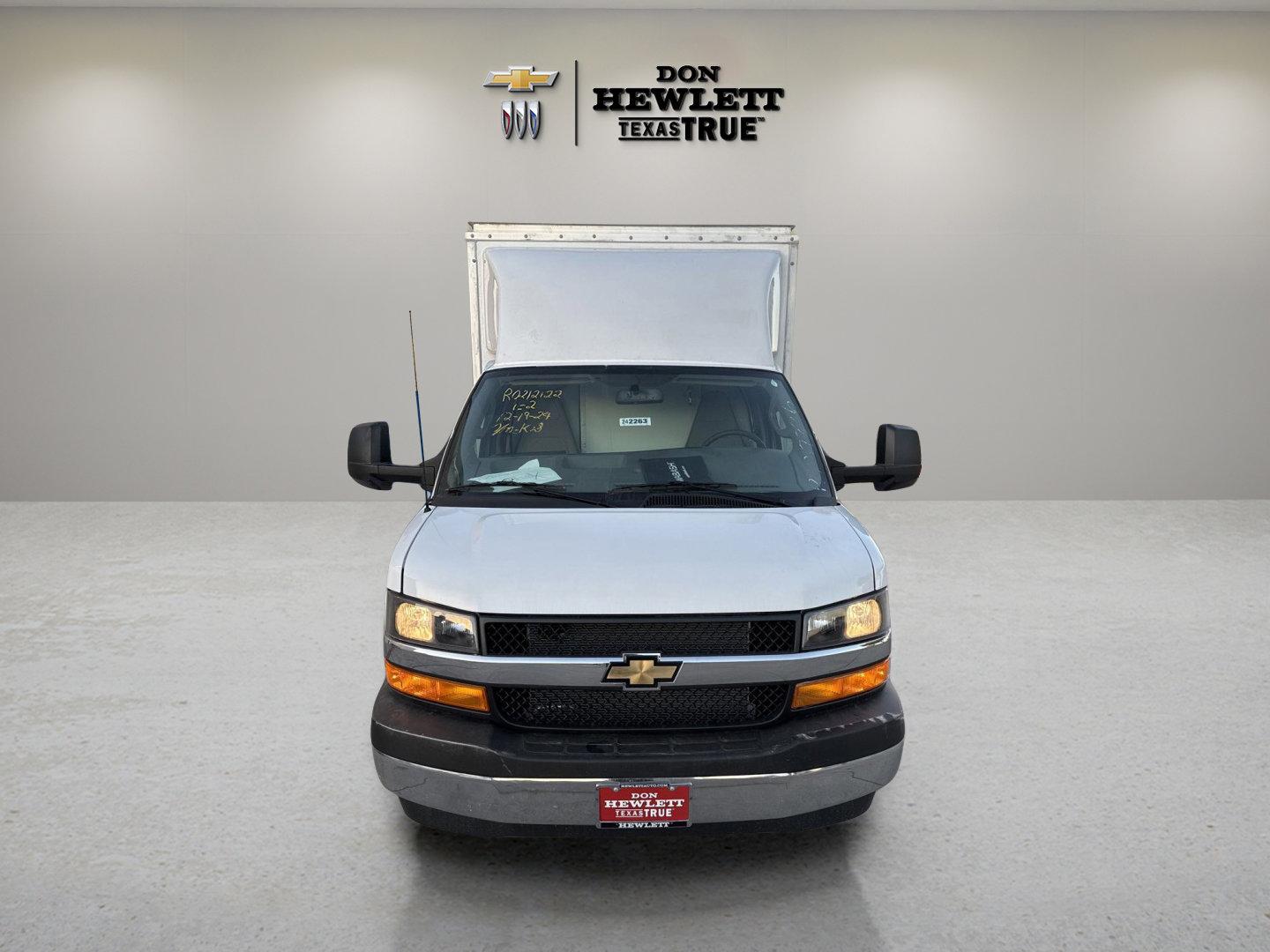 2024 Chevrolet Express Cutaway 3500 Vehicle Photo in GEORGETOWN, TX 78626-7508