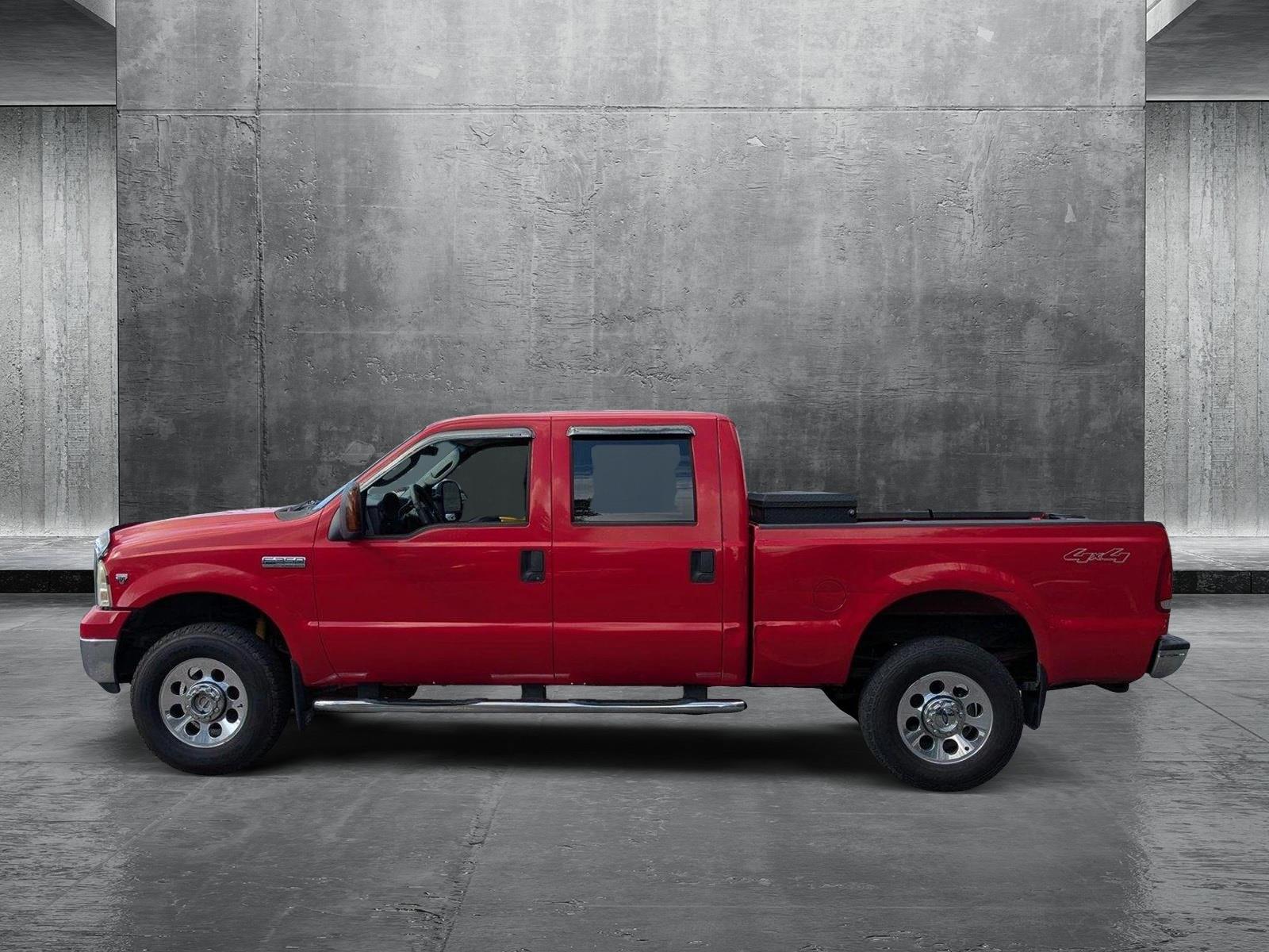 2005 Ford Super Duty F-350 SRW Vehicle Photo in Panama City, FL 32401