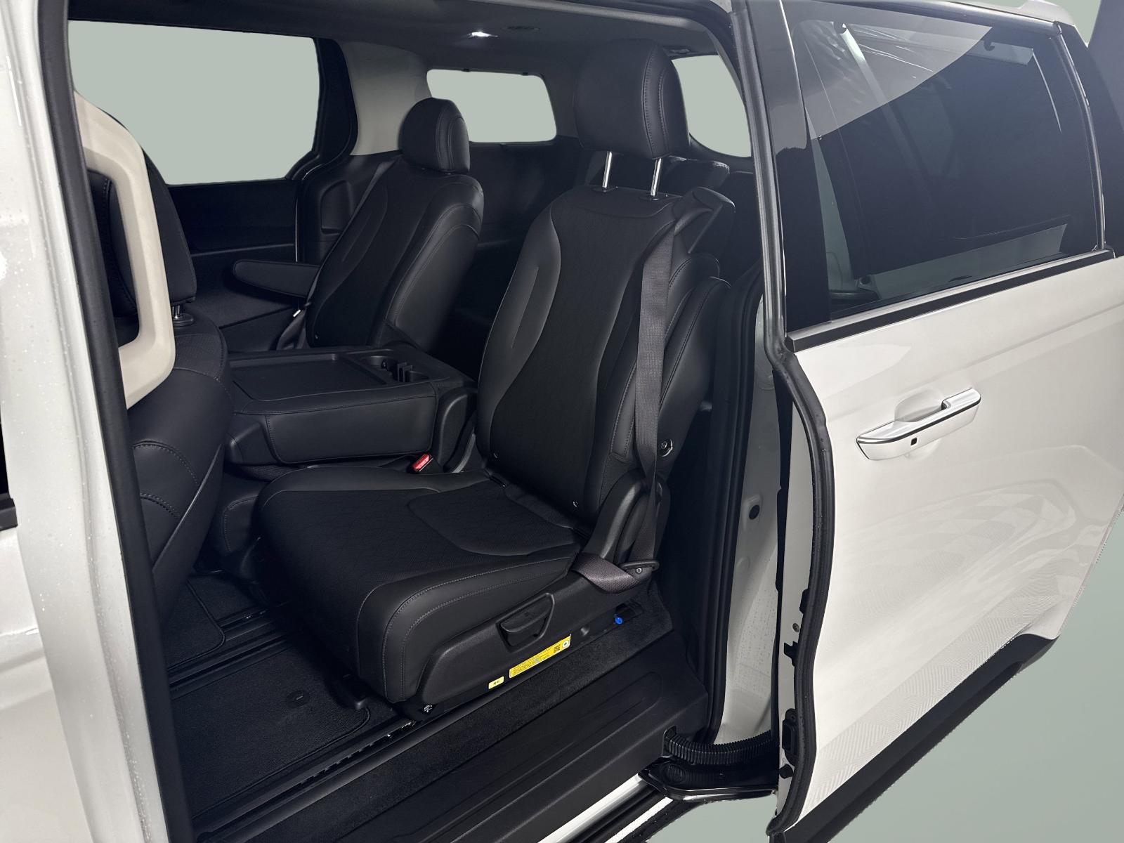 2025 Kia Carnival Hybrid Vehicle Photo in GEORGETOWN, TX 78626-7508