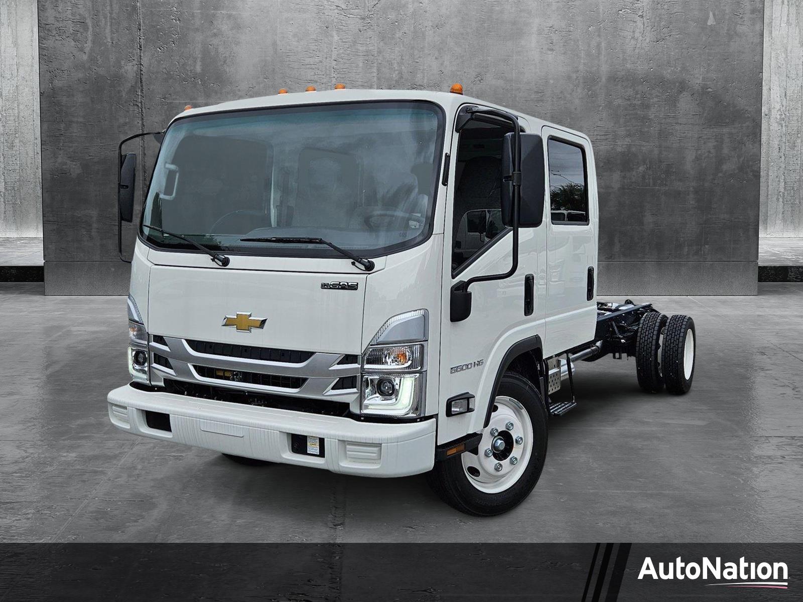 2025 Chevrolet Low Cab Forward 5500 HG Vehicle Photo in GREENACRES, FL 33463-3207