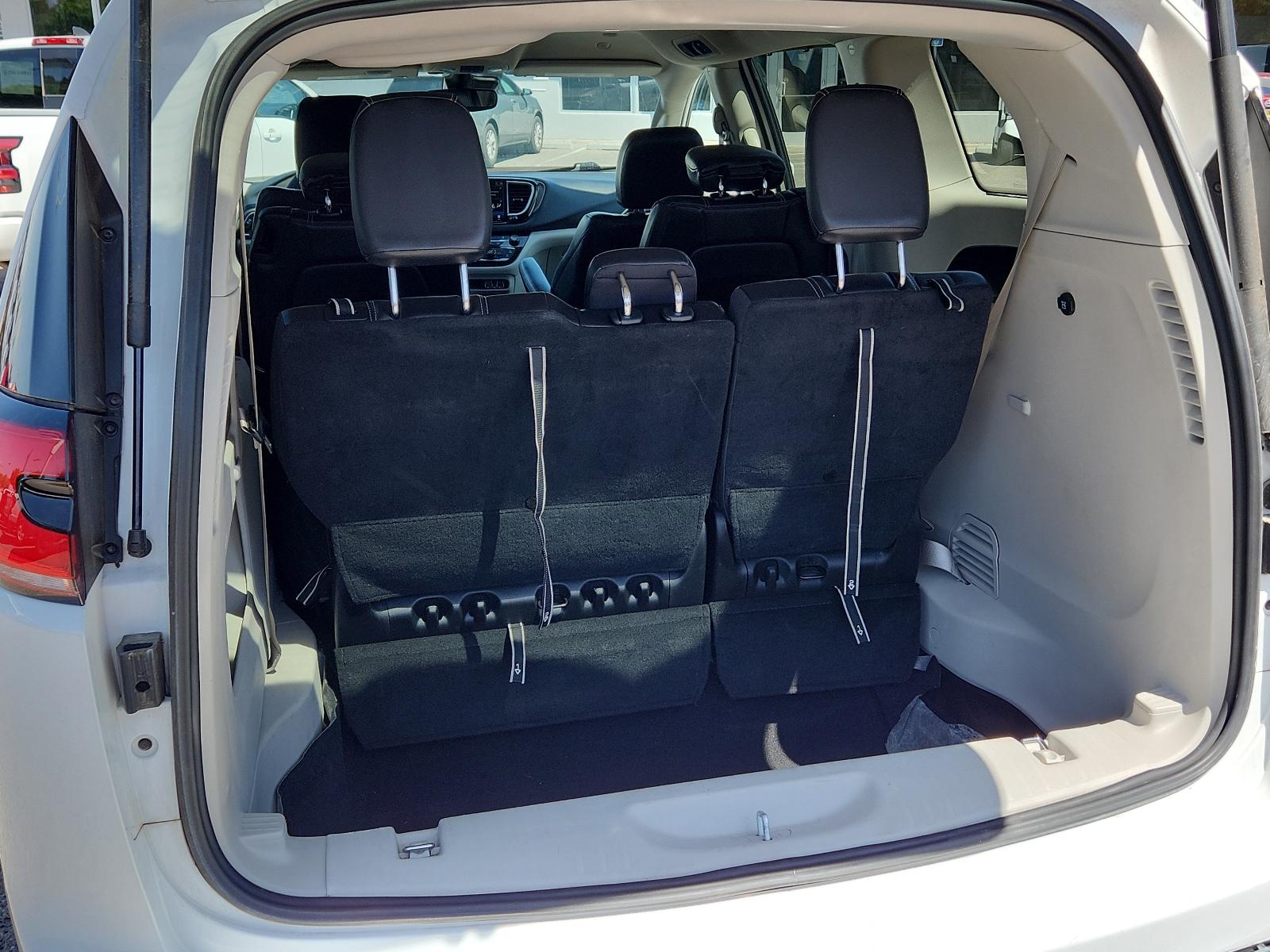 2022 Chrysler Pacifica Vehicle Photo in Albuquerque, NM 87110