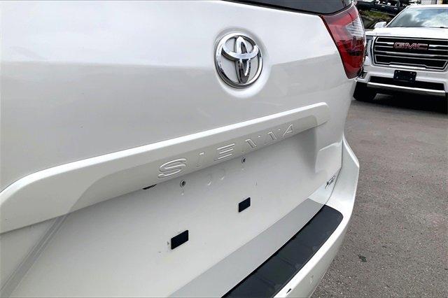 2020 Toyota Sienna Vehicle Photo in KANSAS CITY, MO 64114-4502