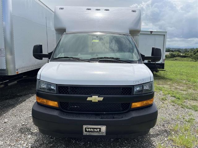 2023 Chevrolet Express Cutaway 4500 Vehicle Photo in ALCOA, TN 37701-3235