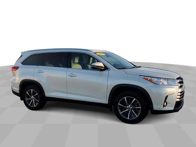 Used 2019 Toyota Highlander XLE with VIN 5TDJZRFH6KS610481 for sale in Quincy, IL