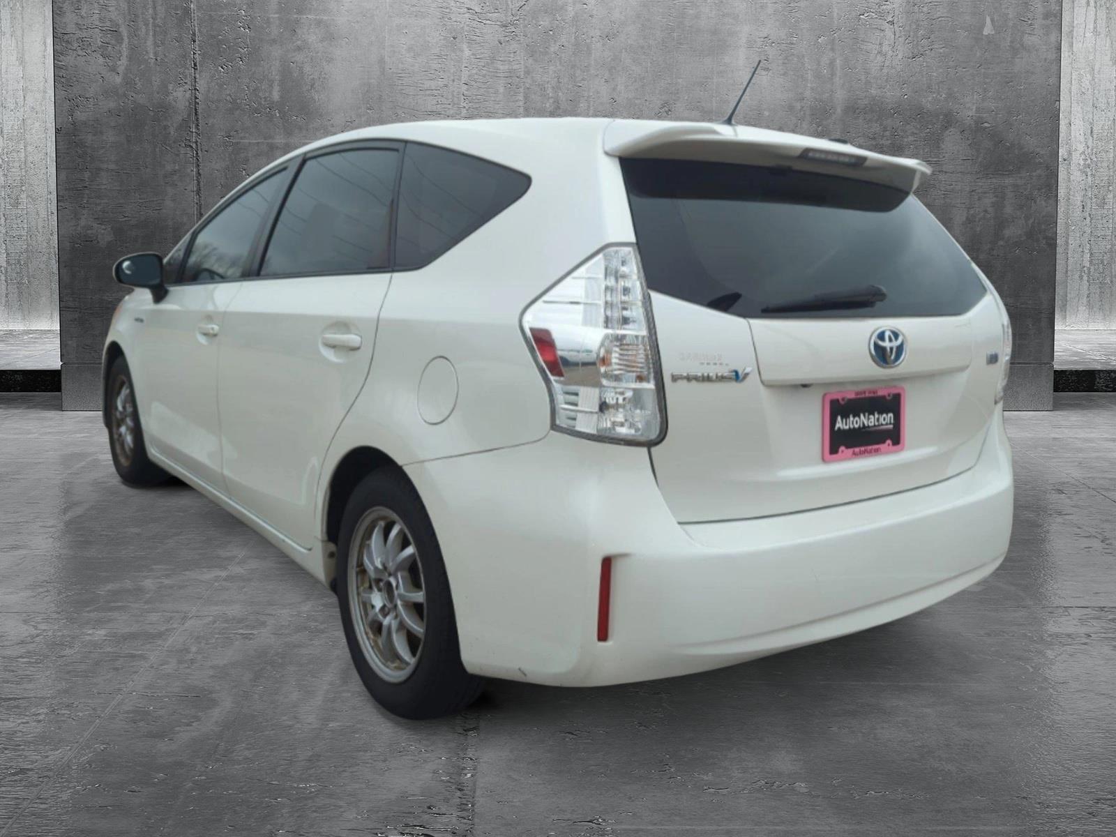 2013 Toyota Prius v Vehicle Photo in Memphis, TN 38125