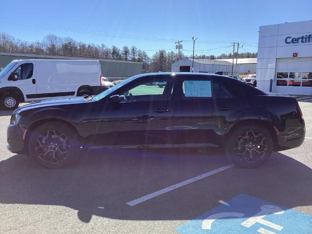 2022 Chrysler 300 Vehicle Photo in Gardner, MA 01440