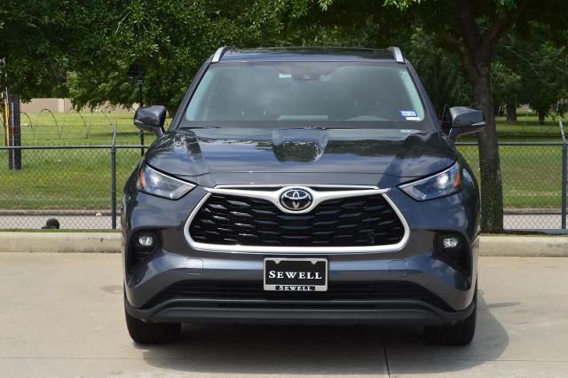 2024 Toyota Highlander Vehicle Photo in Houston, TX 77090