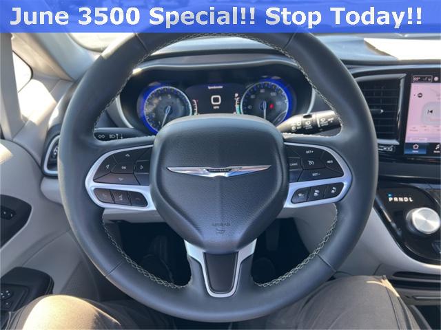 2023 Chrysler Pacifica Vehicle Photo in GREEN BAY, WI 54304-5303
