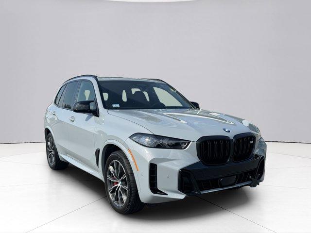 2025 BMW X5 M60i Vehicle Photo in LEOMINSTER, MA 01453-2952