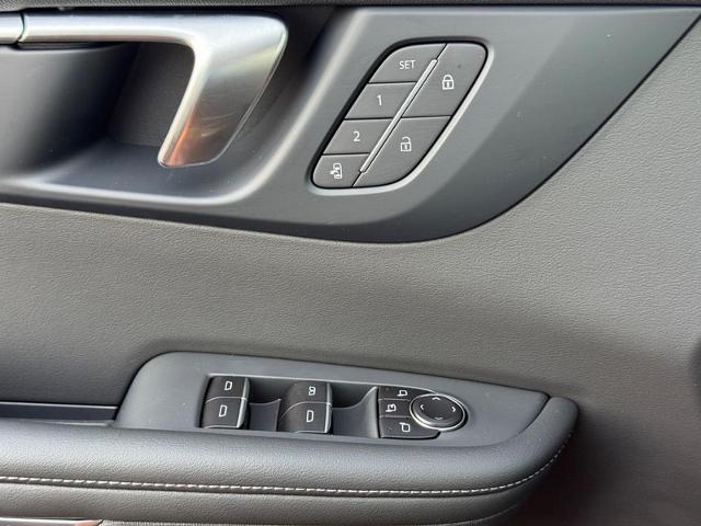 2026 Buick Enclave Vehicle Photo in COLUMBIA, MO 65203-3903