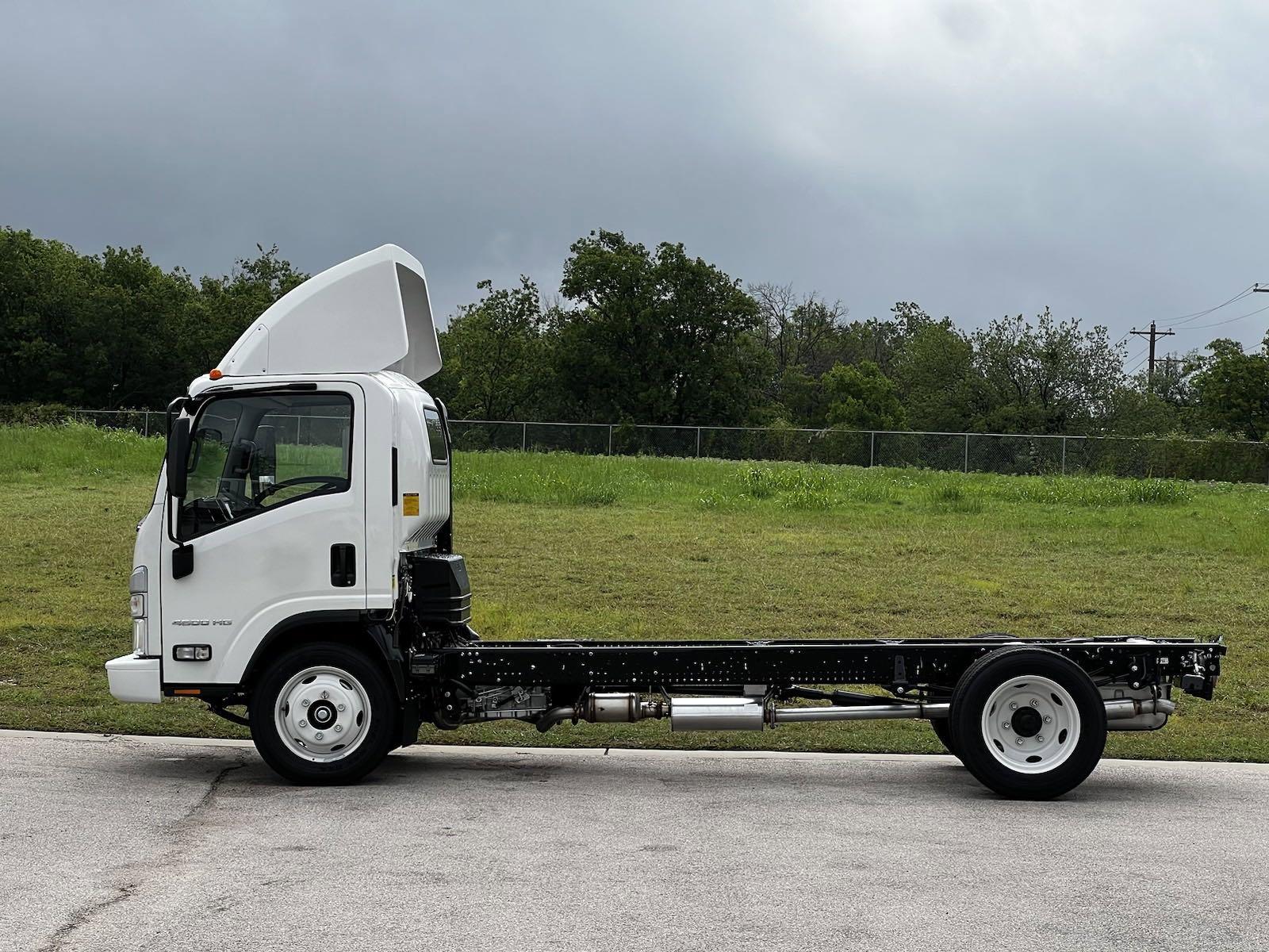 2025 Chevrolet Low Cab Forward 4500 Vehicle Photo in GEORGETOWN, TX 78626-7508
