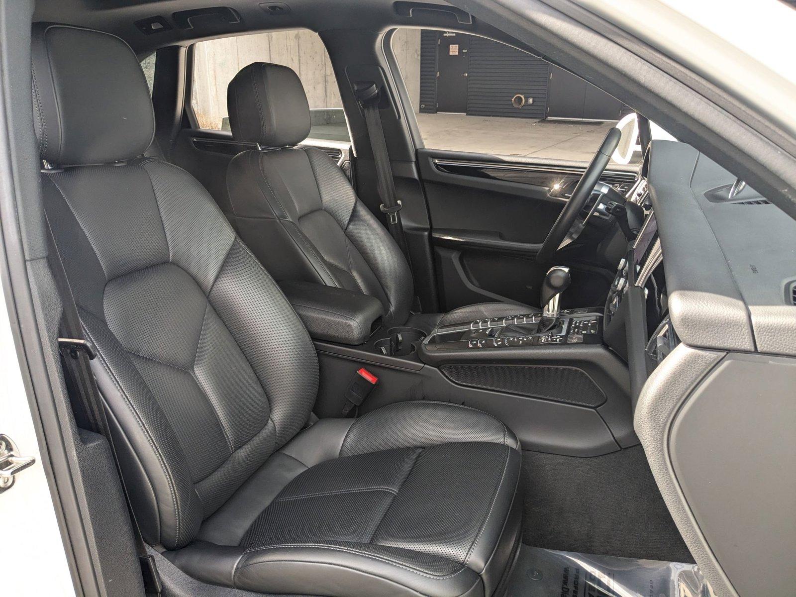 2020 Porsche Macan Vehicle Photo in Towson, MD 21204