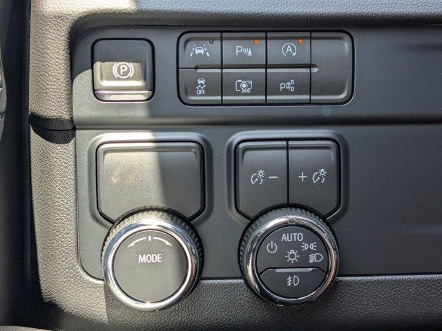 2025 Chevrolet Suburban Vehicle Photo in BRUNSWICK, GA 31525-1881