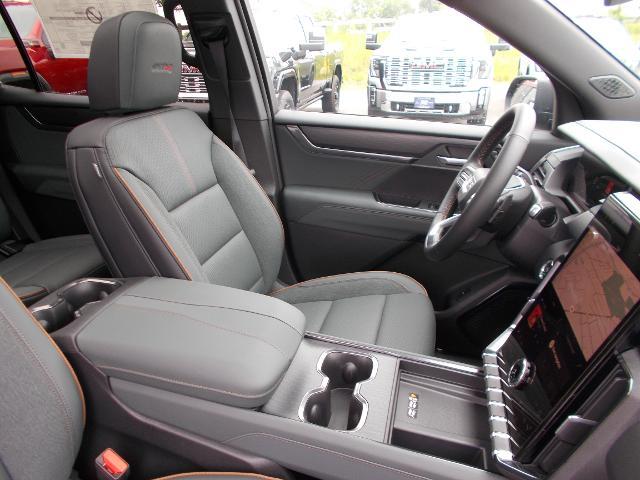 2025 GMC Acadia Vehicle Photo in LOWELL, MA 01852-4336