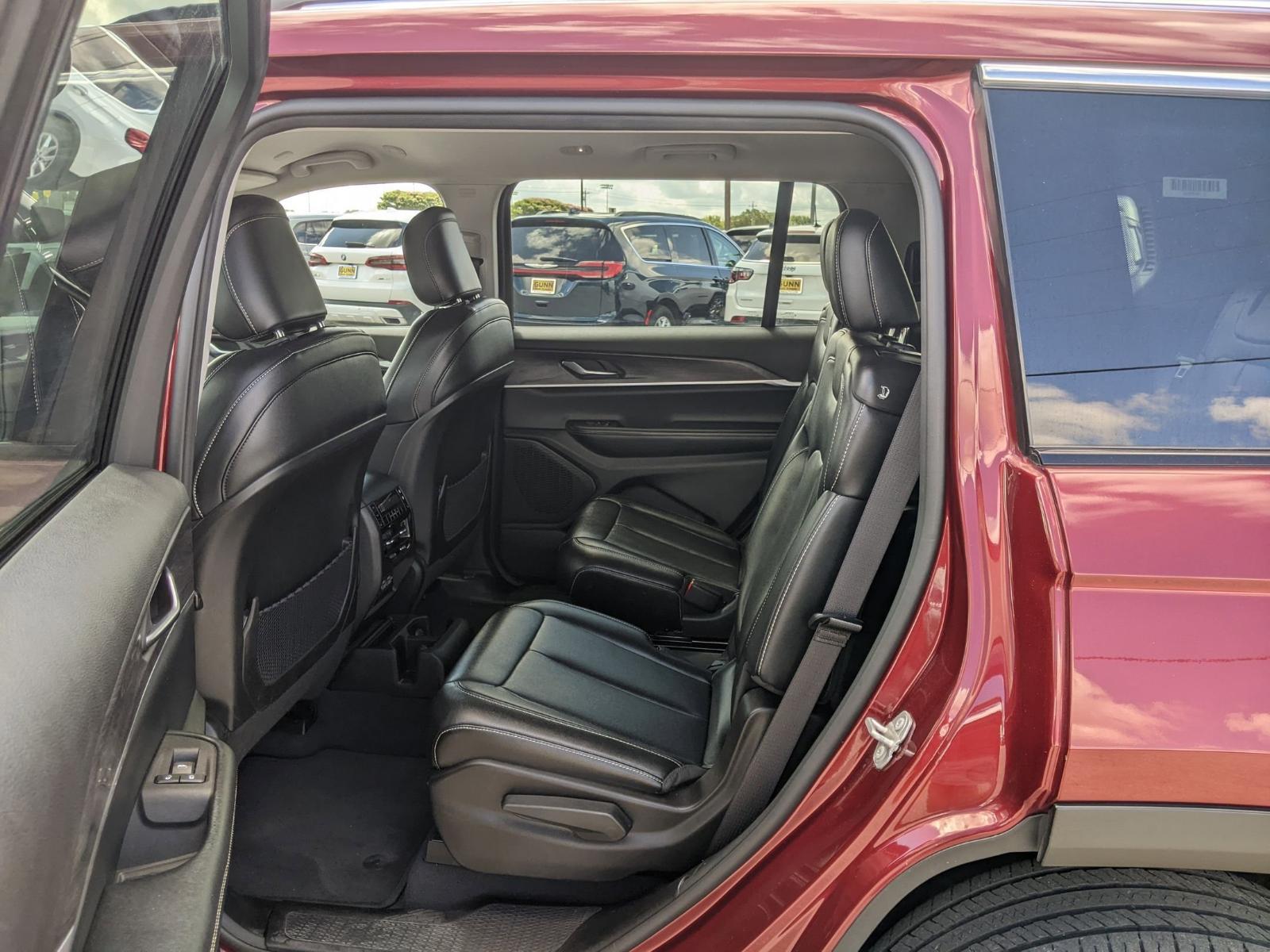 2023 Jeep Grand Cherokee L Vehicle Photo in Seguin, TX 78155