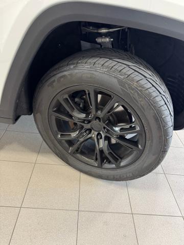 2024 Jeep Grand Cherokee L Vehicle Photo in Peoria, IL 61615