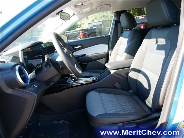 2025 Chevrolet Trax Vehicle Photo in MAPLEWOOD, MN 55119-4794