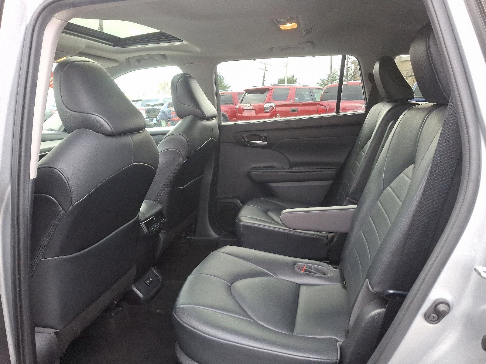 2021 Toyota Highlander Vehicle Photo in Trevose, PA 19053