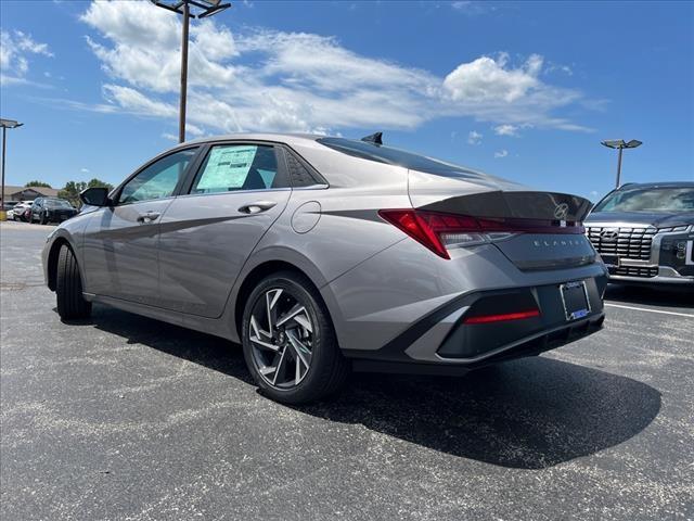 2024 Hyundai ELANTRA Vehicle Photo in Shiloh, IL 62269