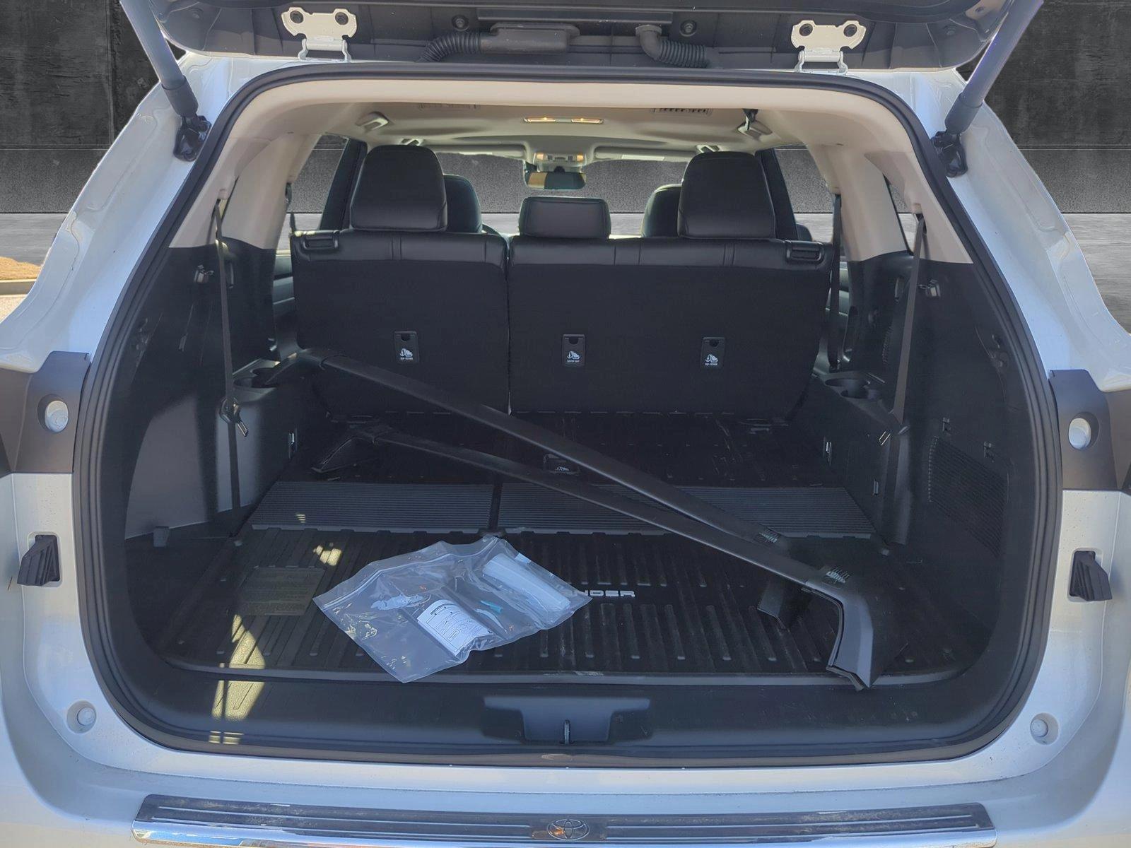 2024 Toyota Highlander Vehicle Photo in Memphis, TN 38125