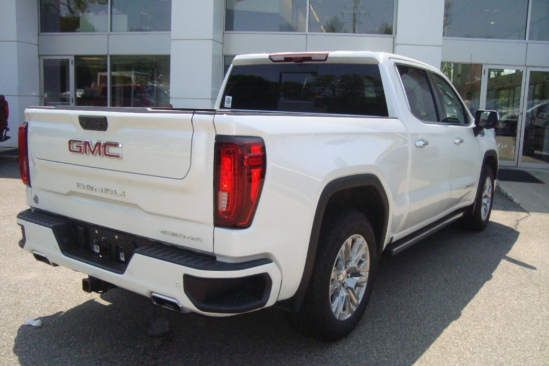 2024 GMC Sierra 1500 Vehicle Photo in PORTSMOUTH, NH 03801-4196