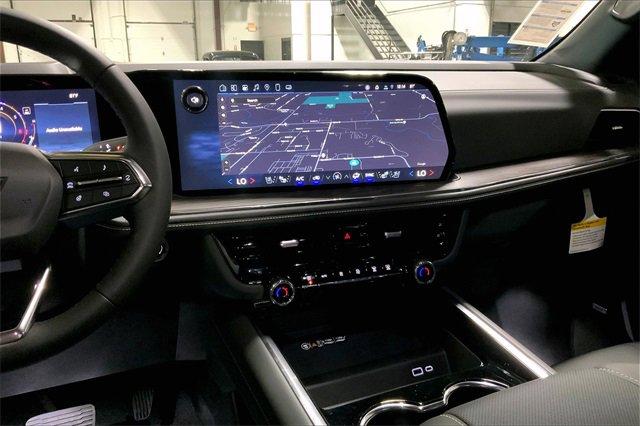 2025 Chevrolet Suburban Vehicle Photo in KANSAS CITY, MO 64114-4502