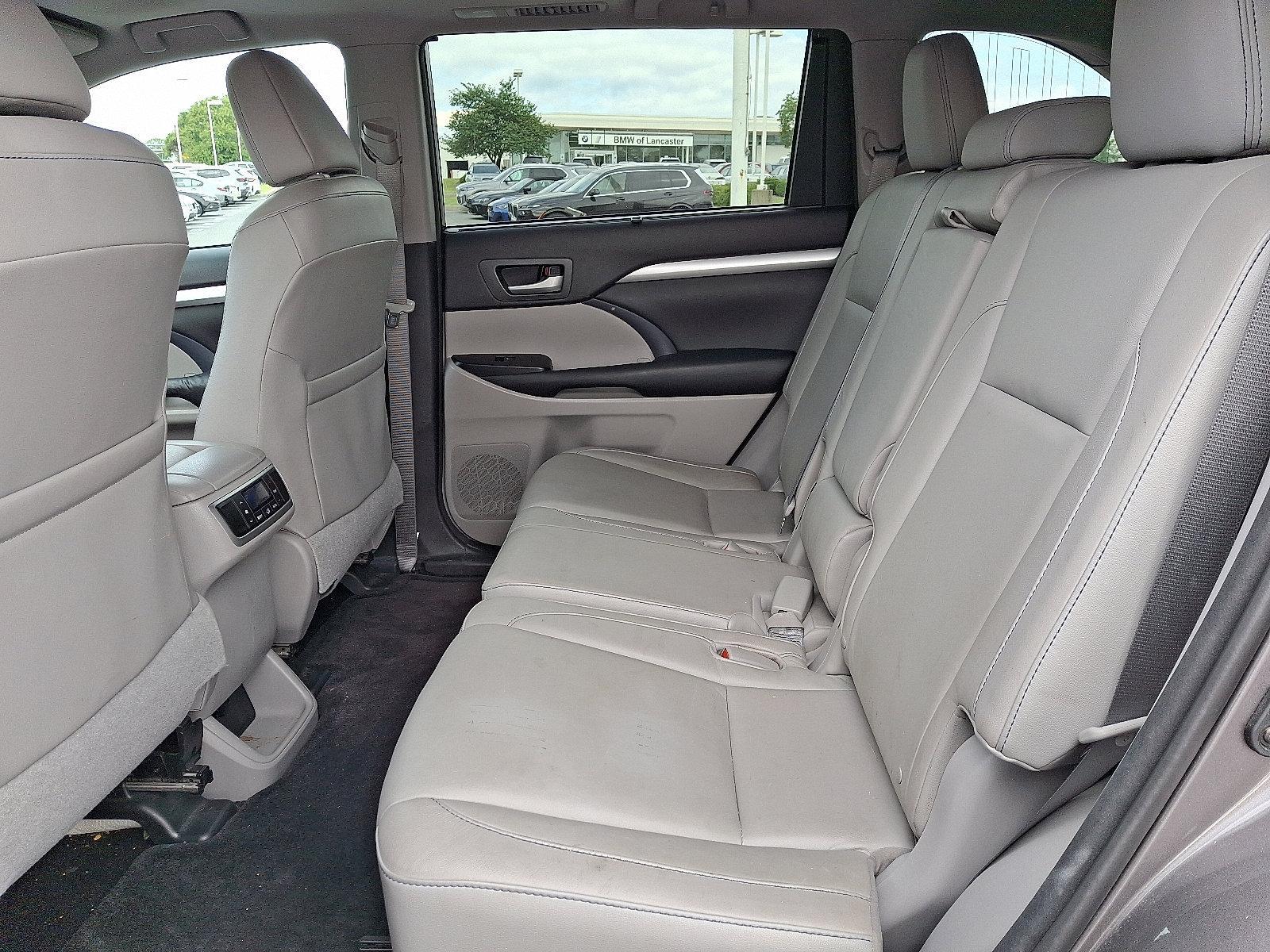 2016 Toyota Highlander Vehicle Photo in Lancaster, PA 17601