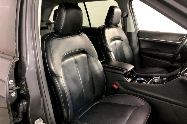 2022 Jeep Grand Cherokee Vehicle Photo in Kansas City, MO 64114