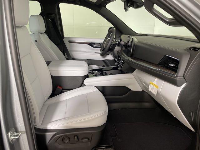 2025 Chevrolet Suburban Vehicle Photo in PHOENIX, AZ 85014-3381