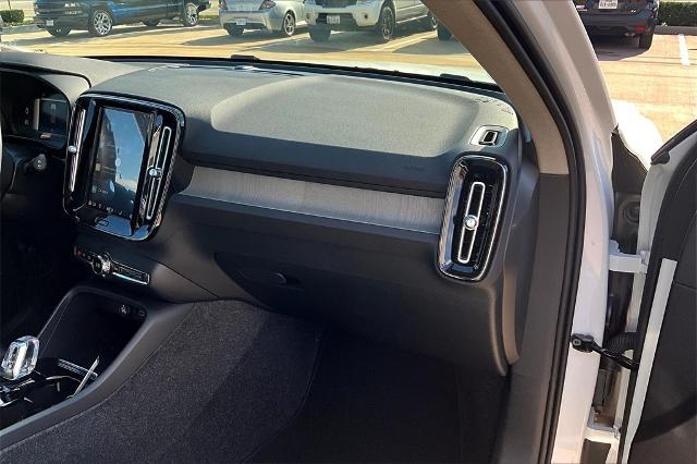 2025 Volvo XC40 Vehicle Photo in Houston, TX 77007