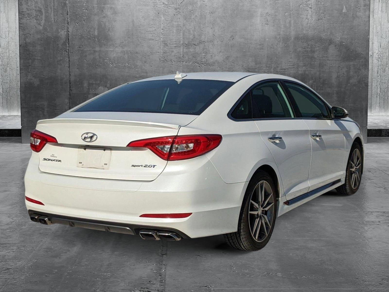 2015 Hyundai SONATA Vehicle Photo in Cockeysville, MD 21030