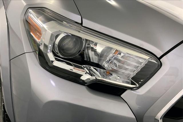 2017 Toyota Tacoma Vehicle Photo in Lees Summit, MO 64086