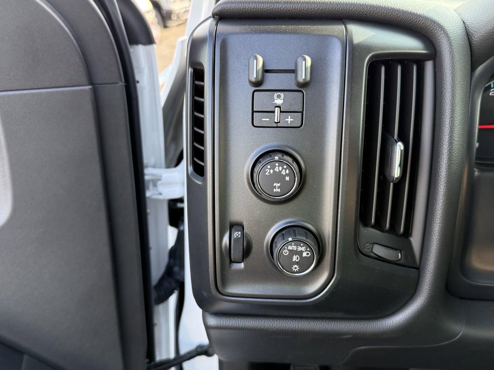 2024 Chevrolet Silverado 5500 HD Vehicle Photo in GEORGETOWN, TX 78626-7508